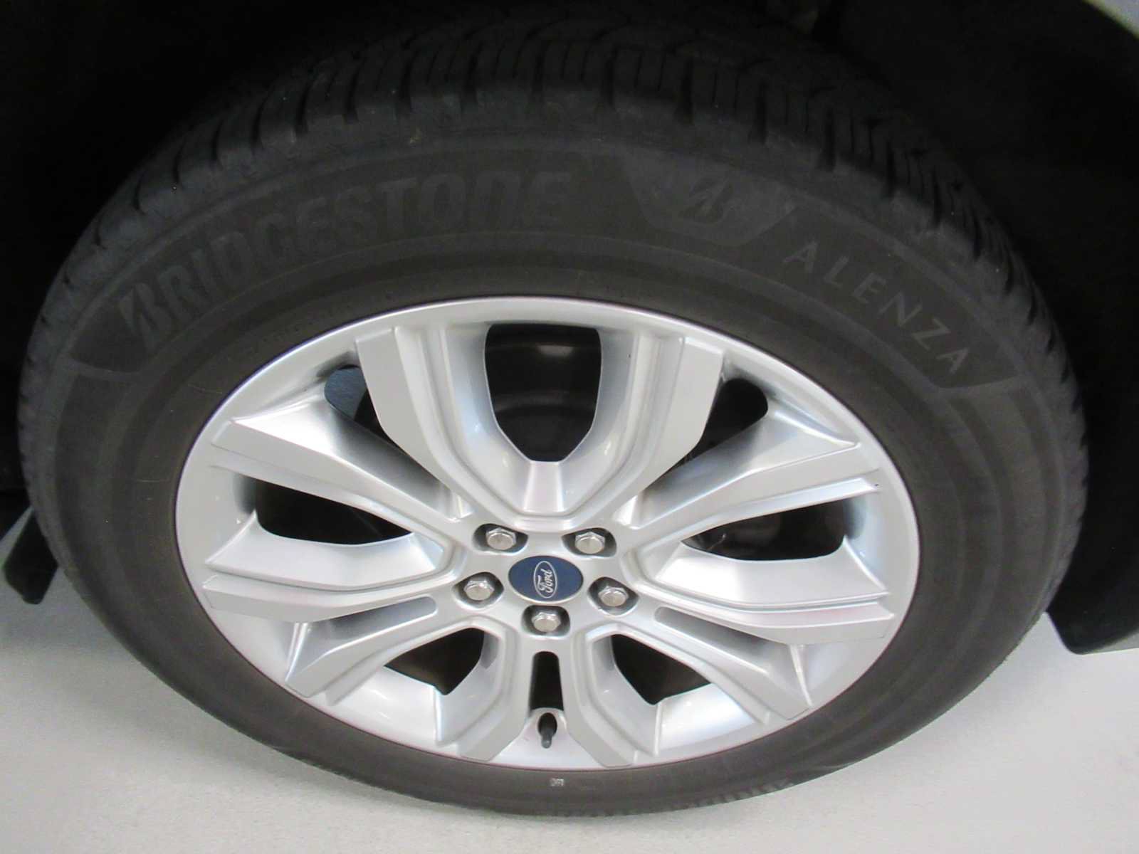 Used 2020 Ford Edge Titanium FWD image 10
