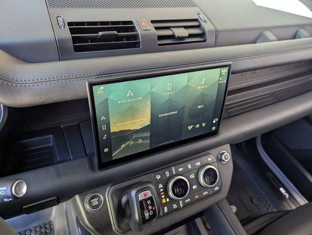 Used 2023 Land Rover Defender 110 image 25