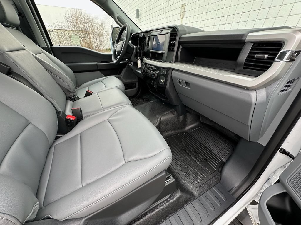 New 2026 Ford F550 4x4 Regular Cab Super Duty image 18