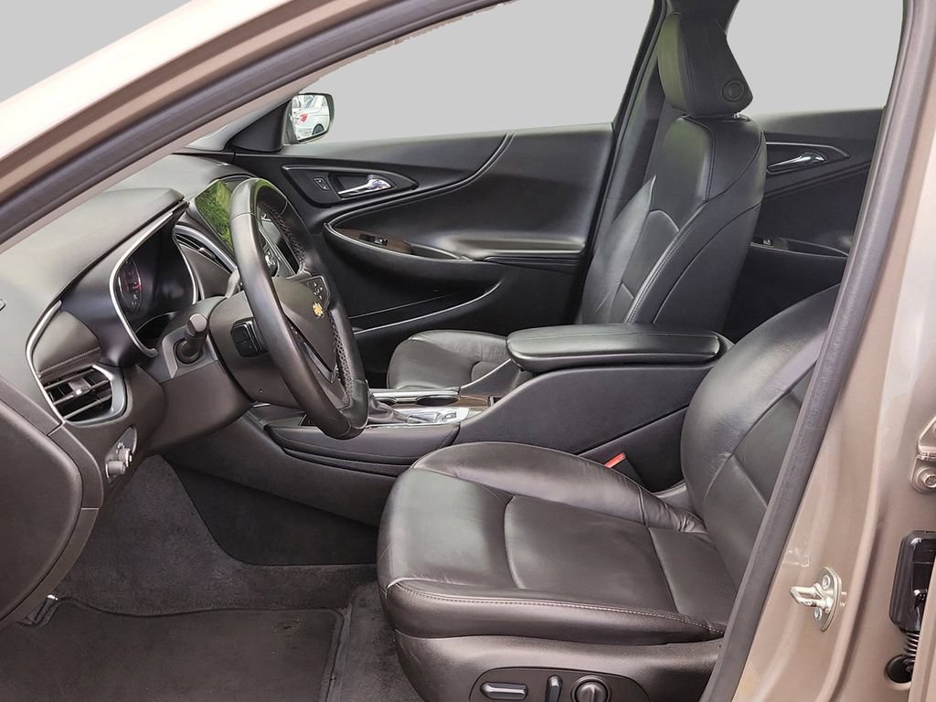 Used 2024 Chevrolet Malibu LT FWD image 11
