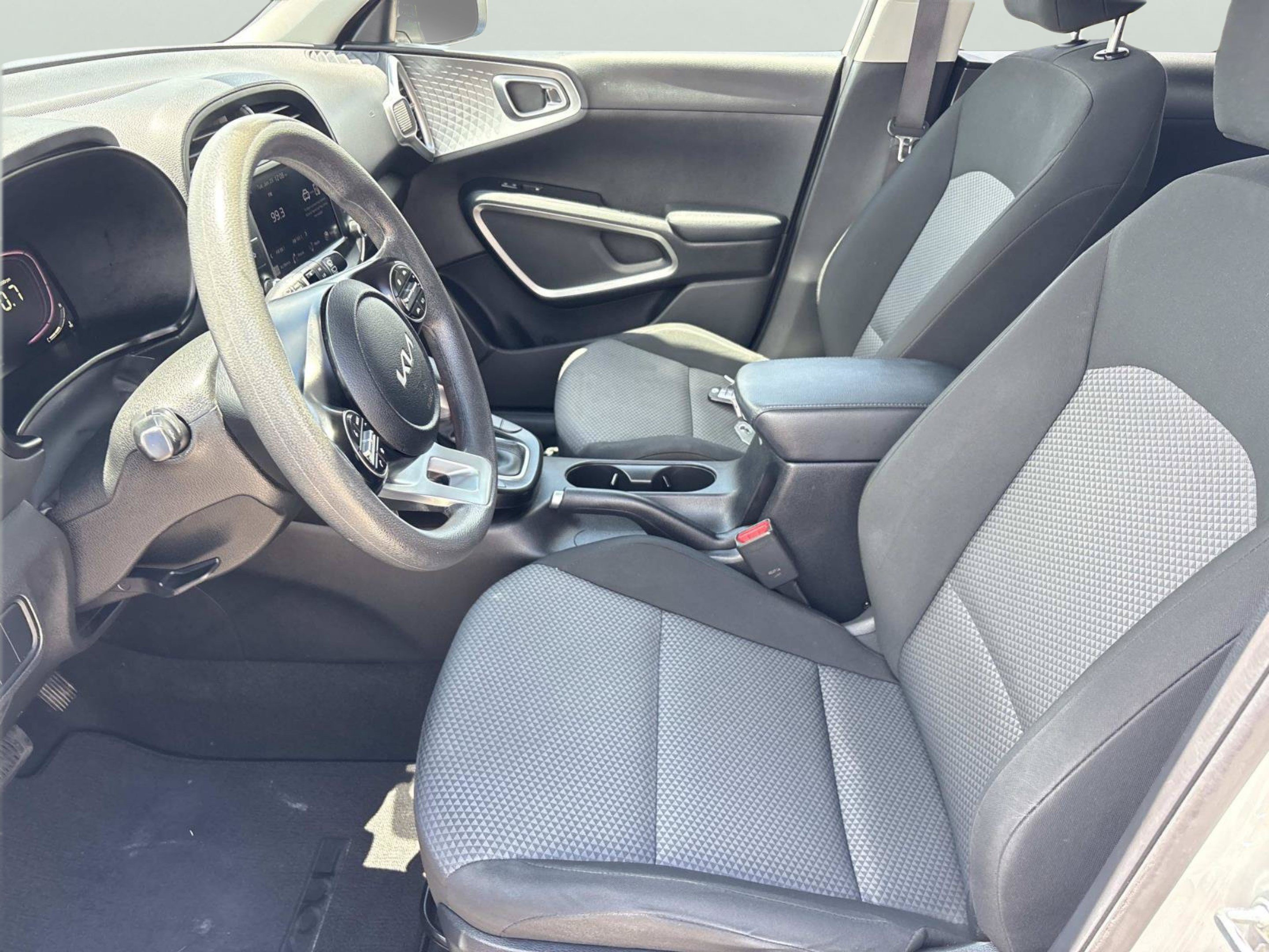 Used 2023 Kia Soul LX w/ LX Technology Package FWD image 22