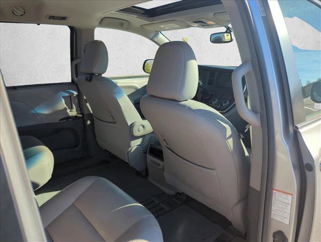 Used 2015 Toyota Sienna XLE image 18