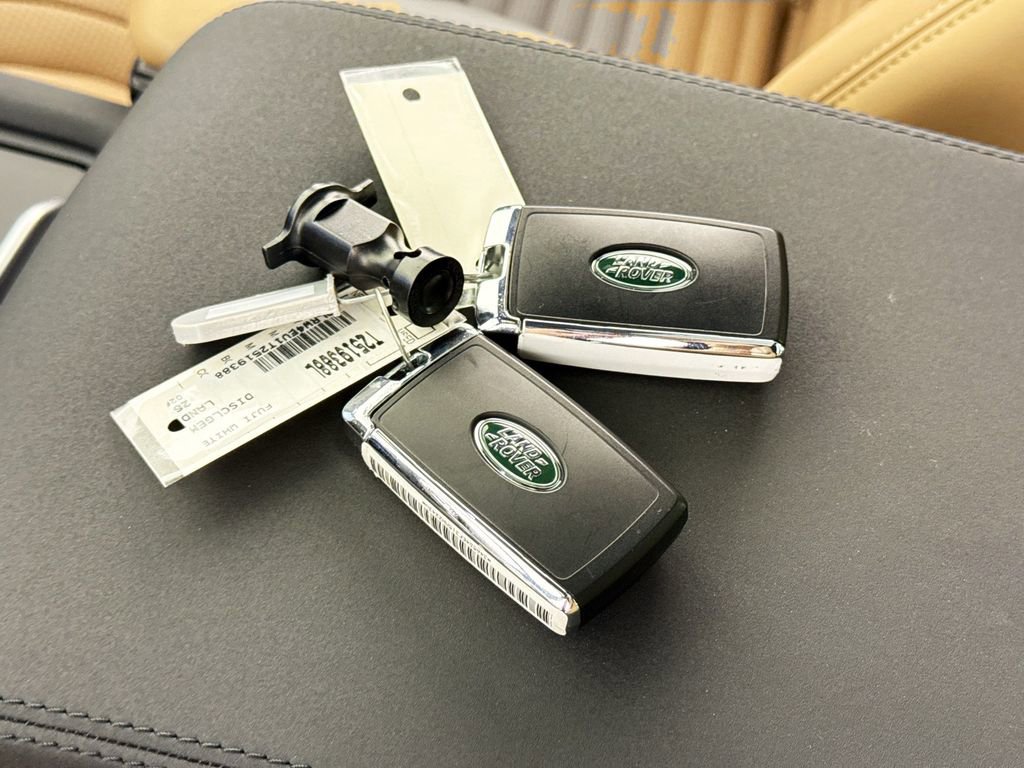 Used 2026 Land Rover Discovery Limited Edition image 17