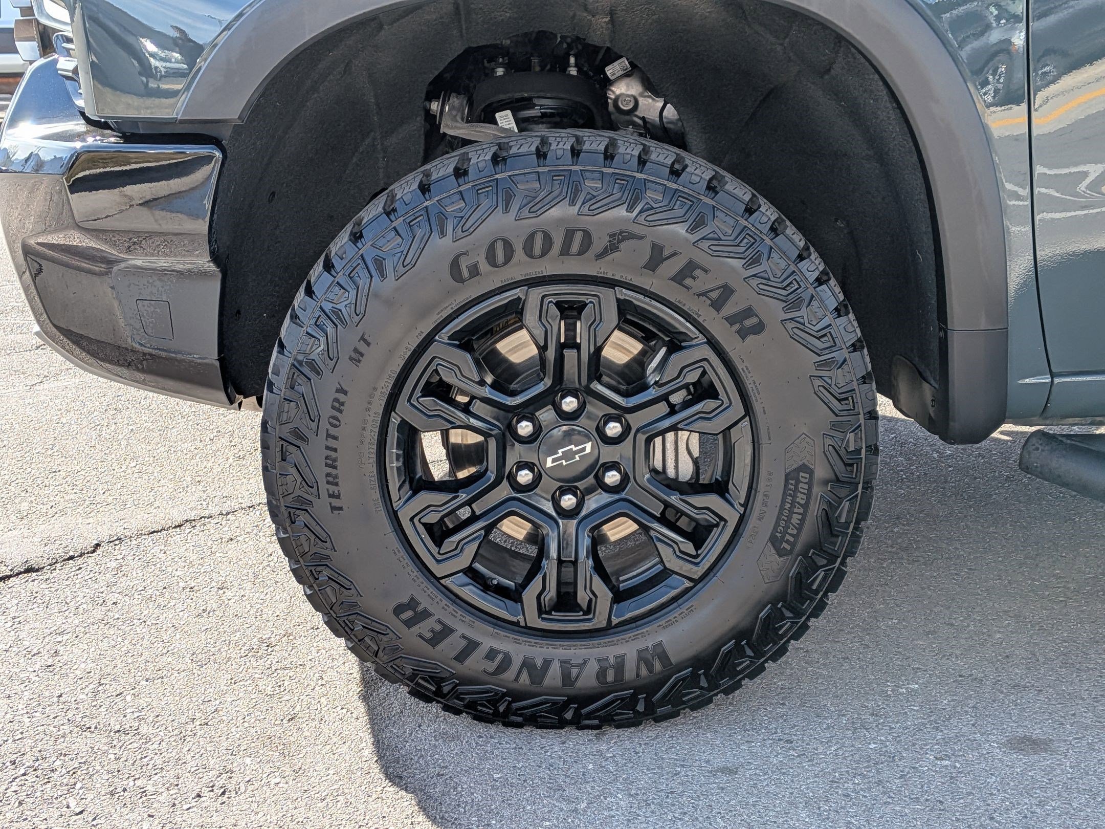 Used 2025 Chevrolet Silverado 1500 ZR2 w/ Technology Package image 14