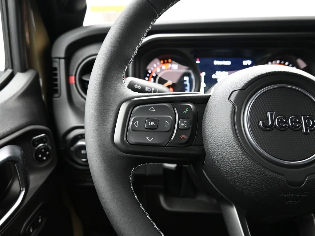 Certified 2025 Jeep Wrangler Unlimited Rubicon w/ Technology Group image 23