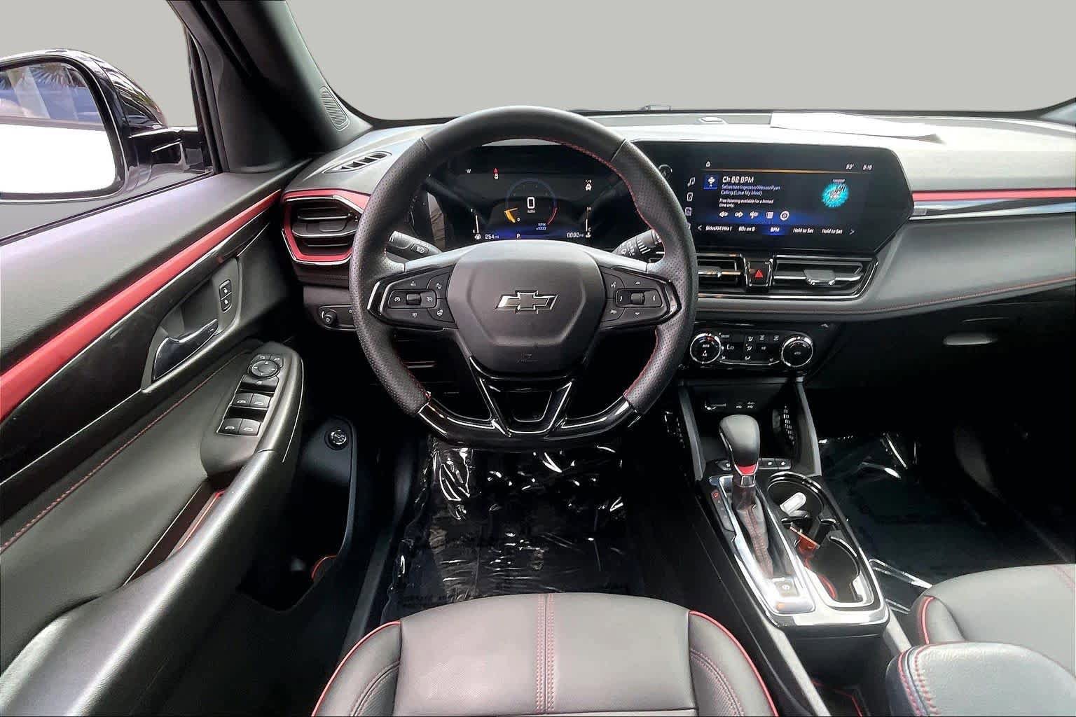 Used 2025 Chevrolet TrailBlazer RS w/ Convenience Package FWD image 6
