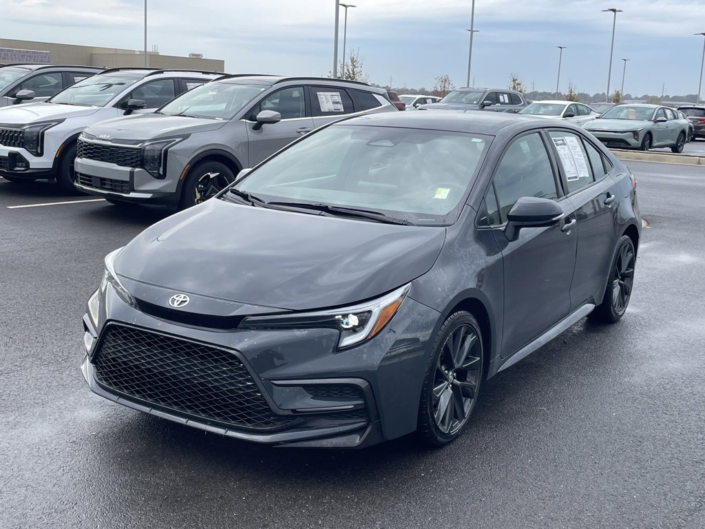 Used 2024 Toyota Corolla SE image 3