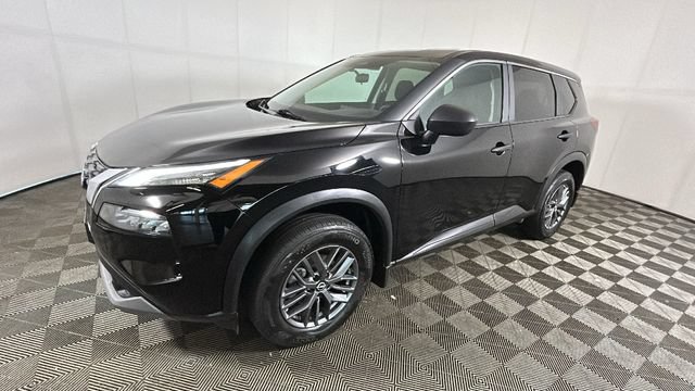 Used 2023 Nissan Rogue S AWD/4WD image 6