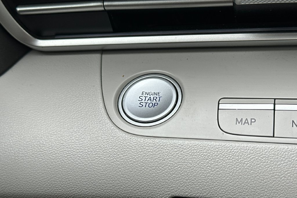 Used 2023 Hyundai Elantra Limited FWD image 27