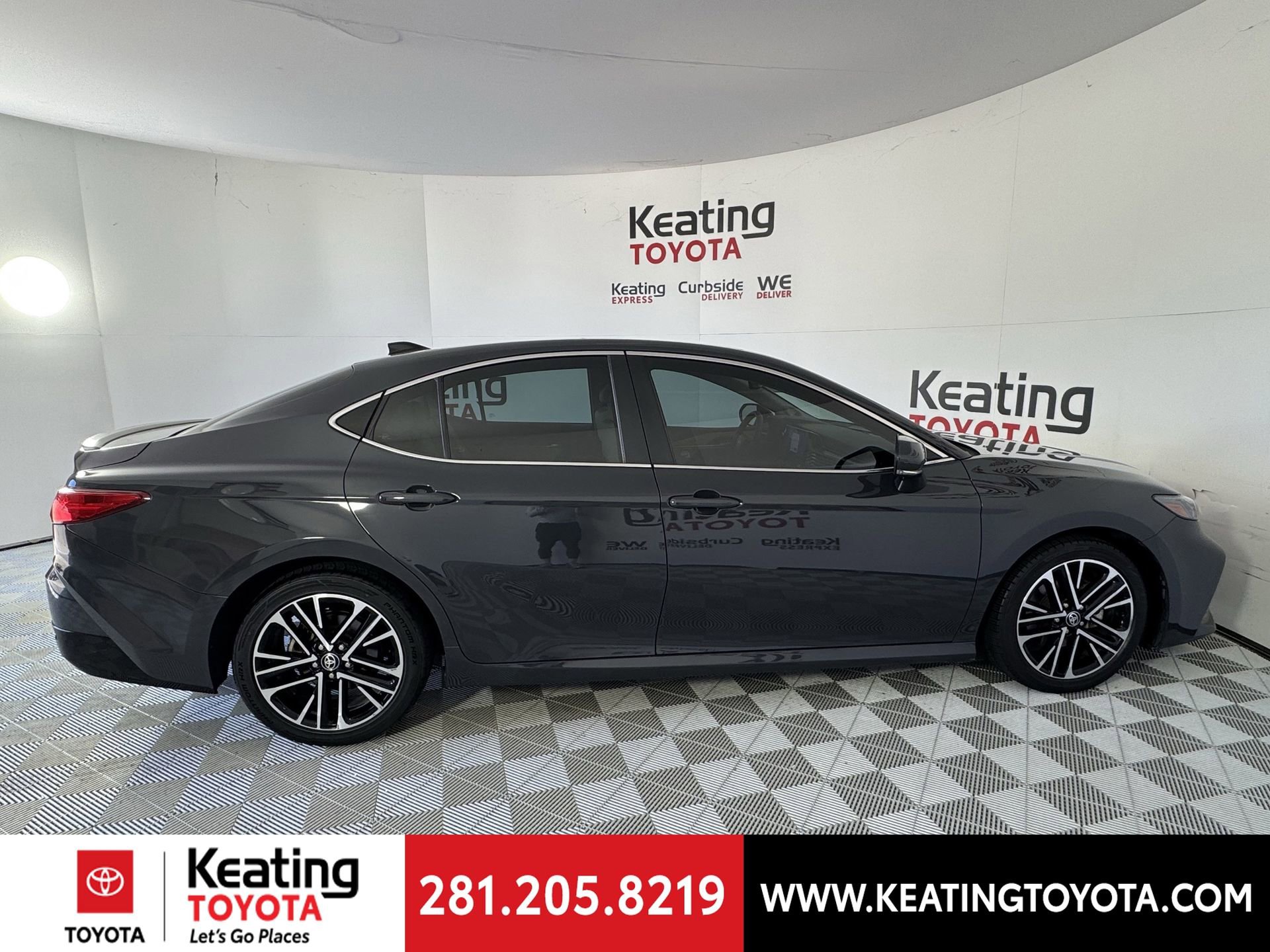 Used 2025 Toyota Camry XLE image 4