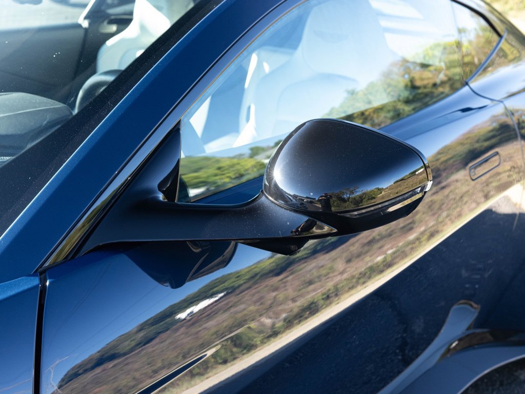 Used 2025 Aston Martin V8 Vantage Coupe RWD image 19