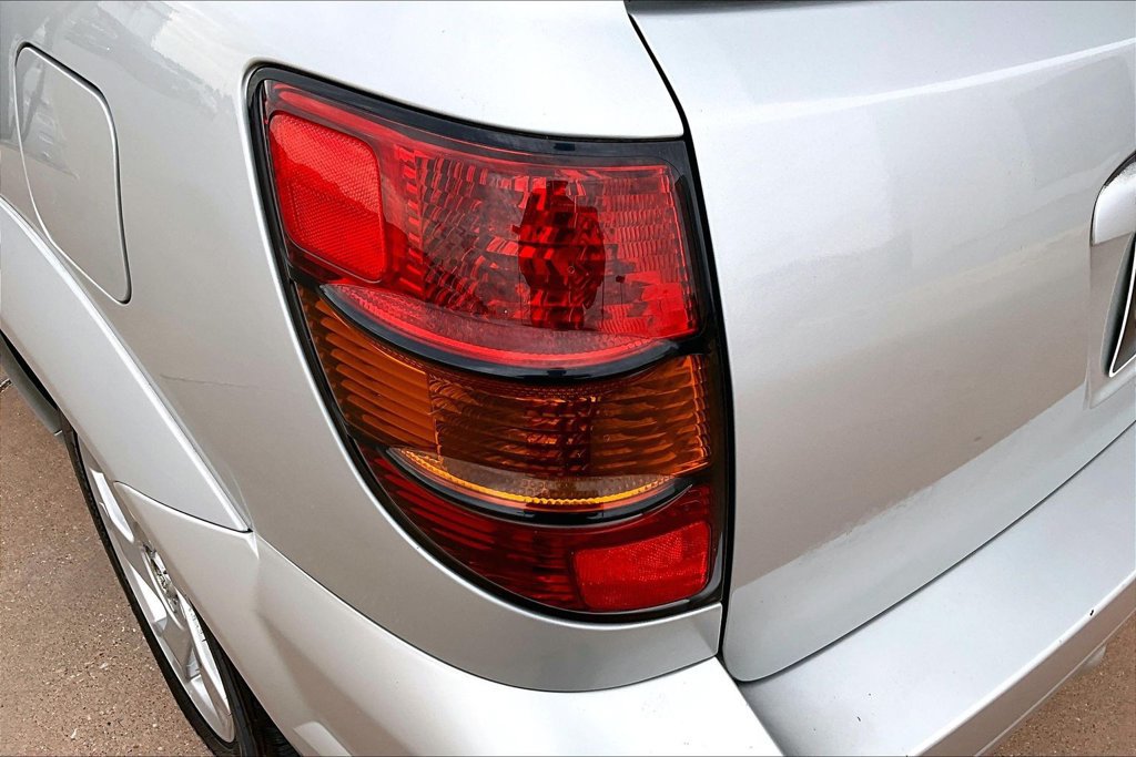 Used 2004 Pontiac Vibe w/ Moon And Tunes Value Package FWD image 24