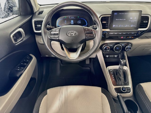Certified 2025 Hyundai Venue SEL FWD image 34