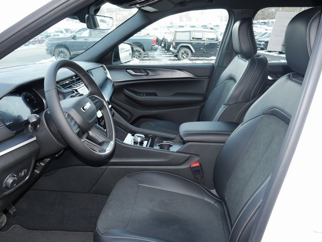 New 2025 Jeep Grand Cherokee L Laredo image 2