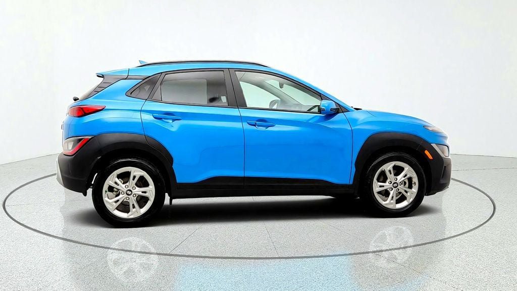 Used 2023 Hyundai Kona SEL w/ Winter Weather Package FWD image 4