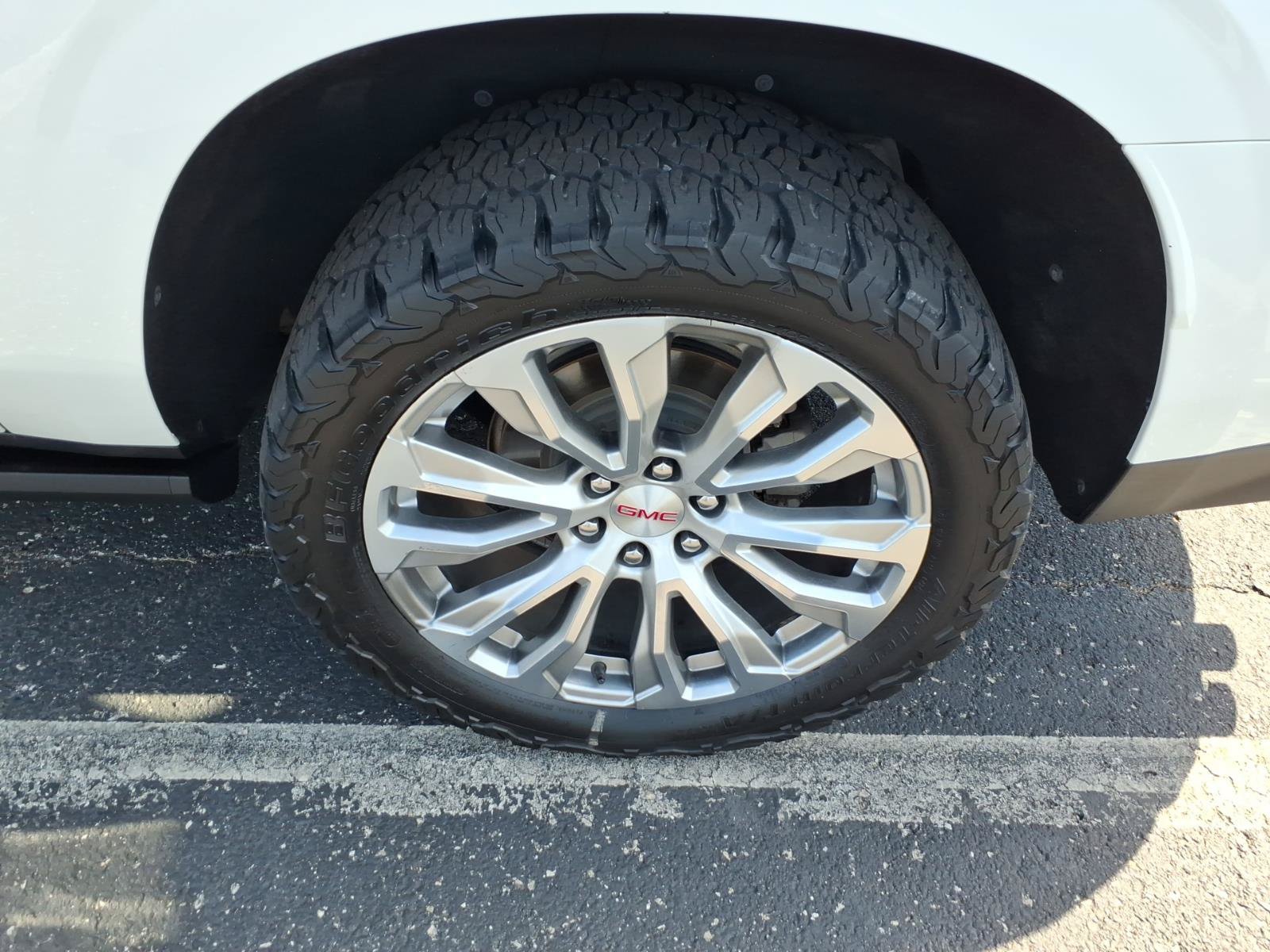 Used 2022 GMC Yukon XL Denali AWD/4WD image 6