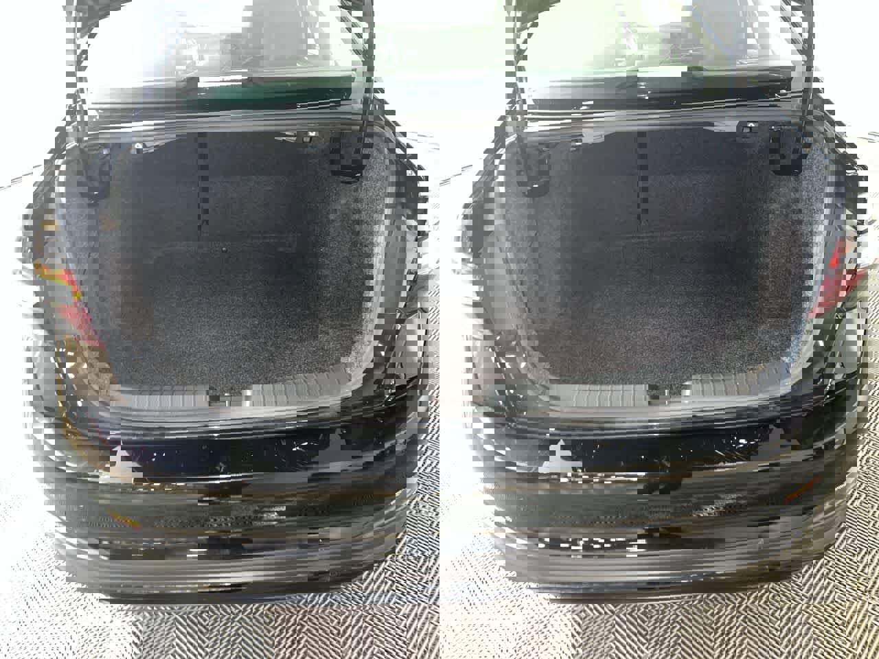 Used 2024 Volkswagen Jetta SE image 28