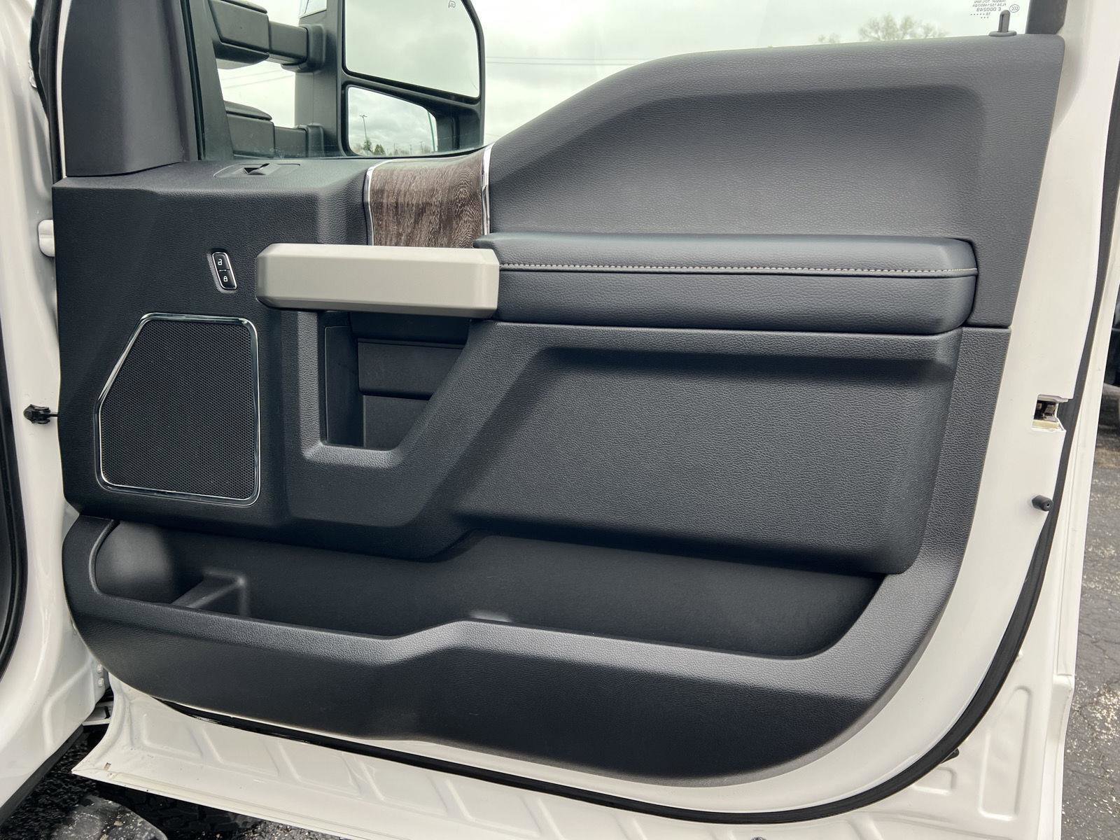 Used 2017 Ford F250 Lariat w/ Lariat Ultimate Package image 18