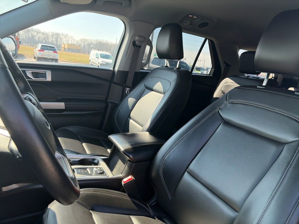 Used 2022 Ford Explorer XLT w/ Equipment Group 202A image 17