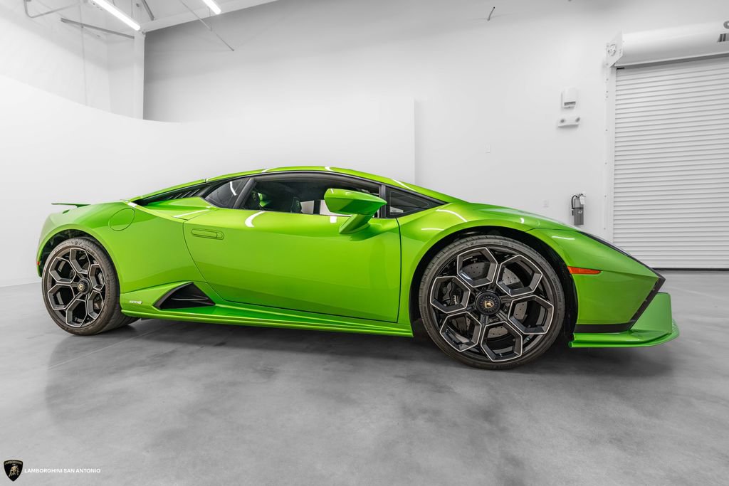 Used 2024 Lamborghini Huracan Tecnica RWD image 5