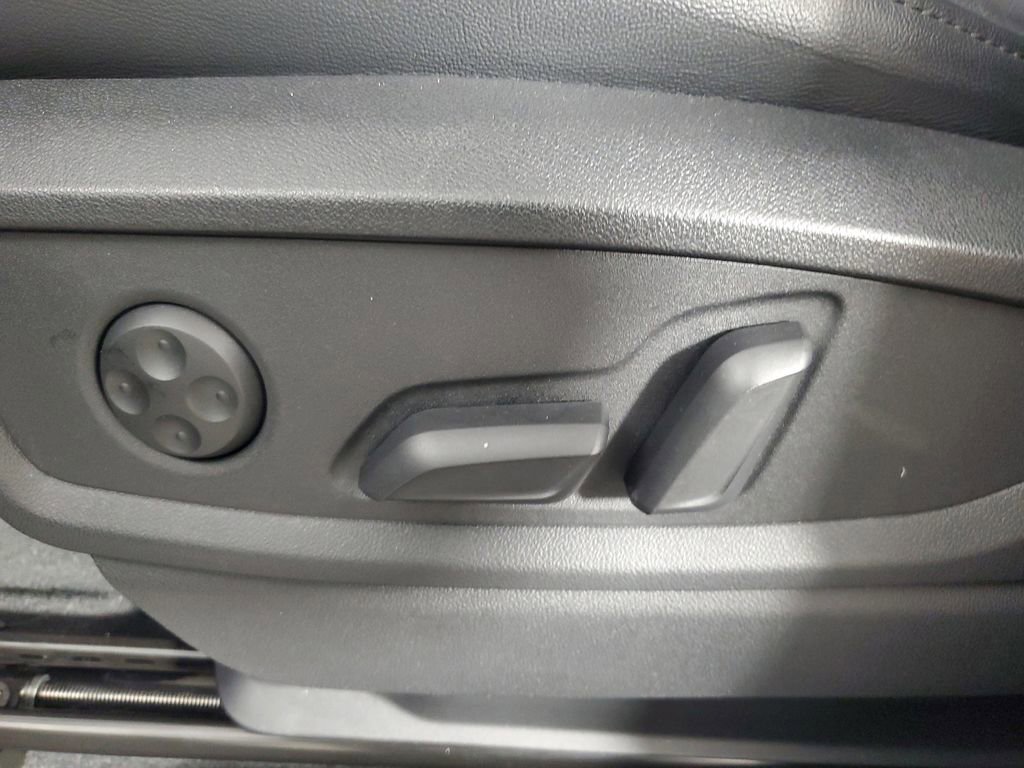 Used 2025 Audi Q5 2.0T Premium image 21