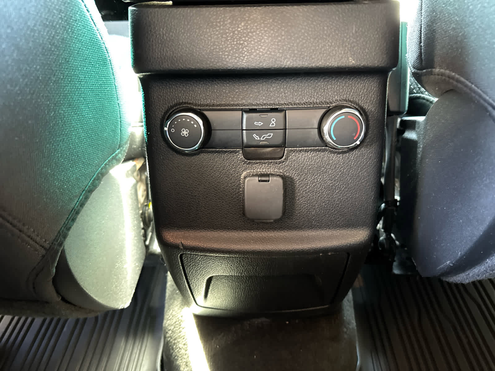 Used 2017 Ford Explorer XLT w/ Equipment Group 201A image 31