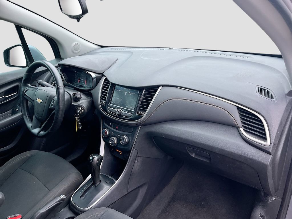 Used 2020 Chevrolet Trax LS FWD image 26