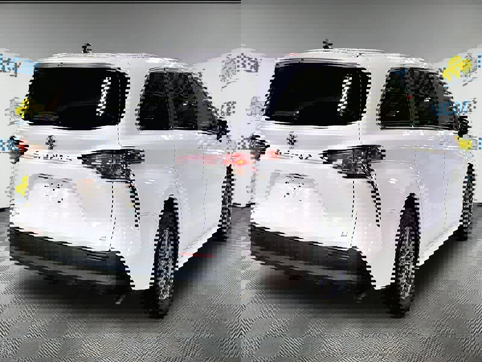 Used 2025 Toyota Sienna LE image 6