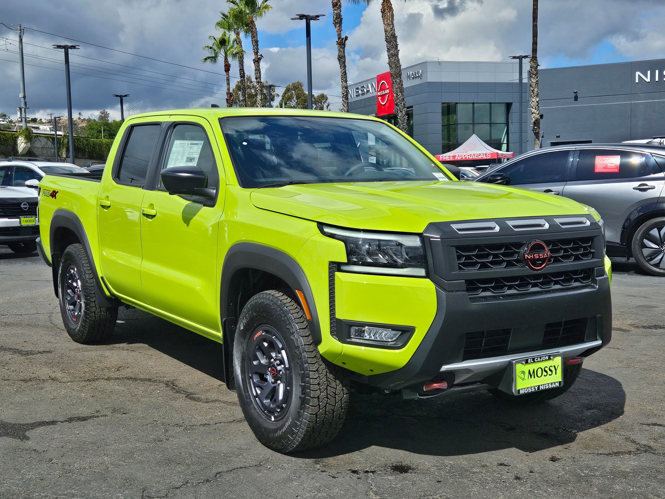 New 2026 Nissan Frontier PRO-4X w/ Pro-4x Convenience Package image 2