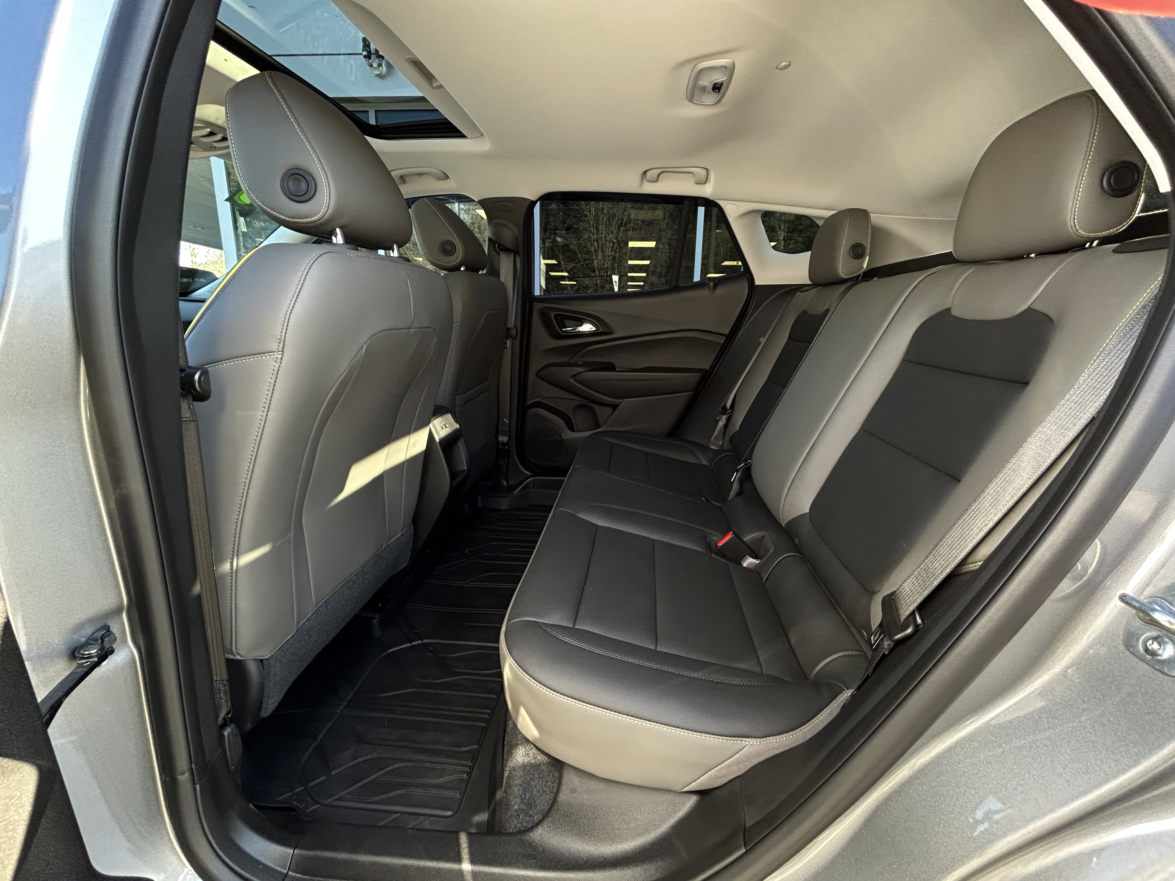 Used 2024 Chevrolet Trax ACTIV w/ Sunroof Package image 36