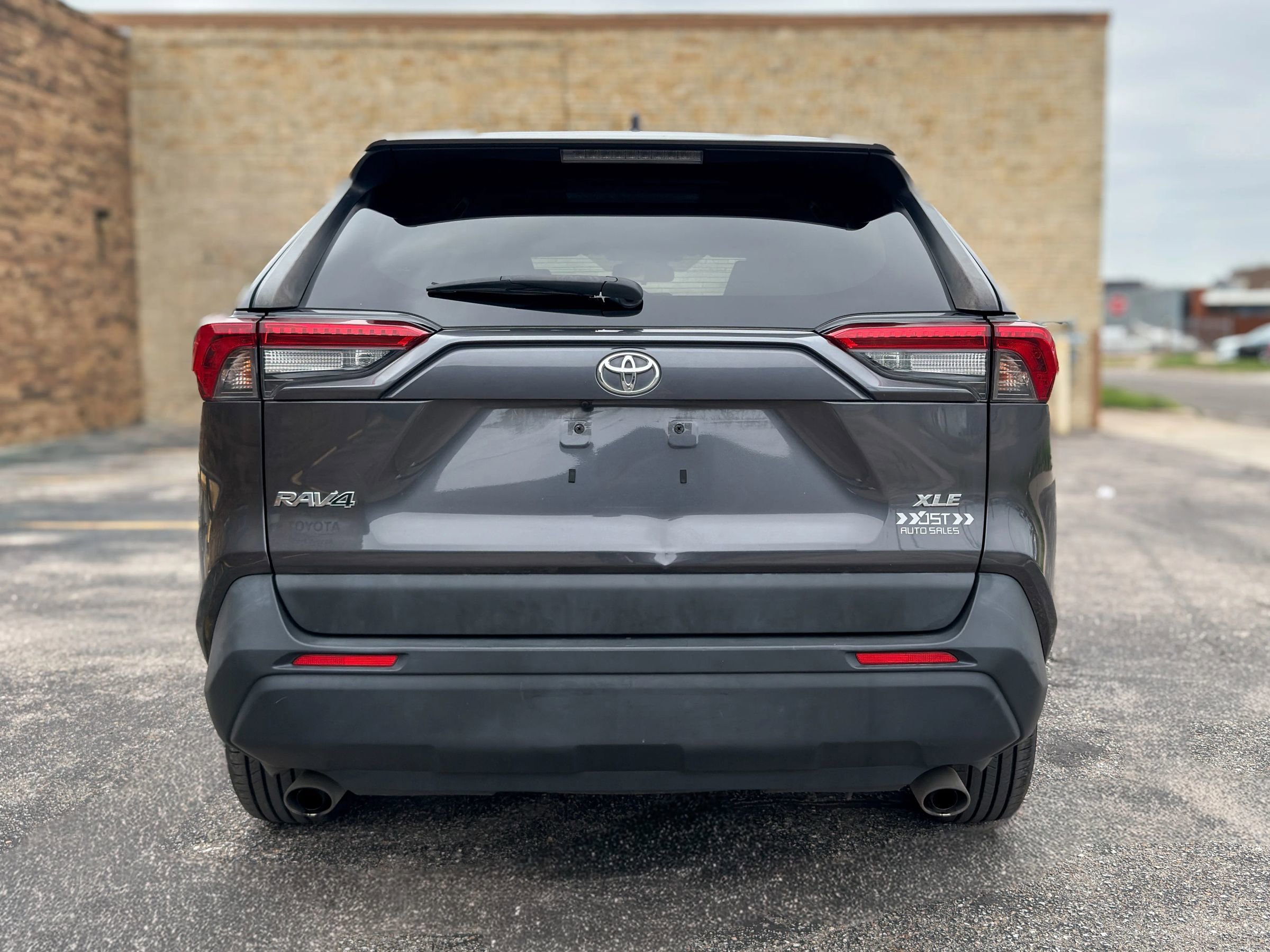 Used 2020 Toyota RAV4 XLE image 6