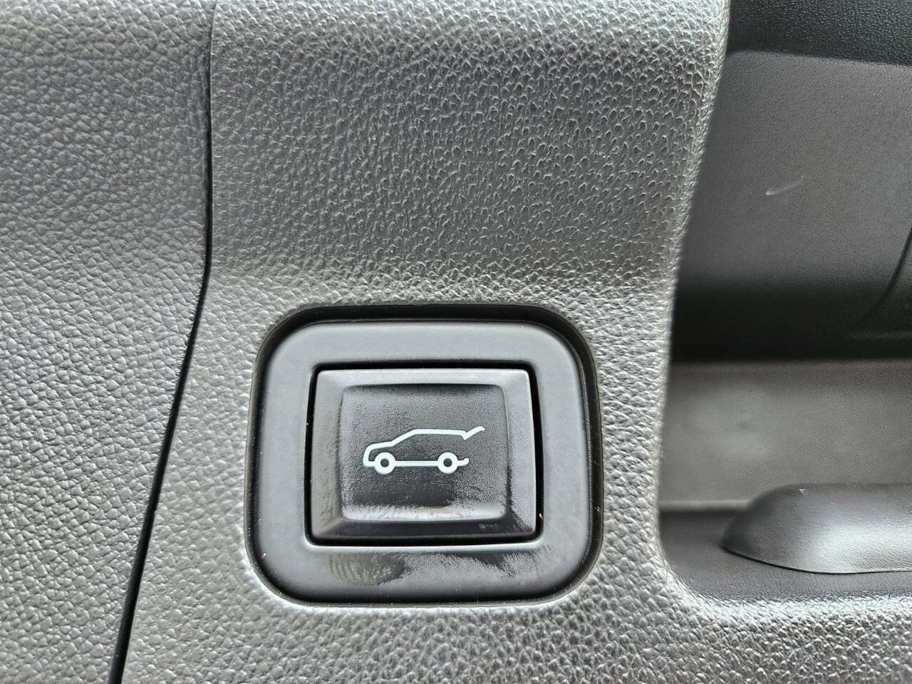 Used 2022 GMC Acadia SLT w/ LPO, Floor Liner Package image 31