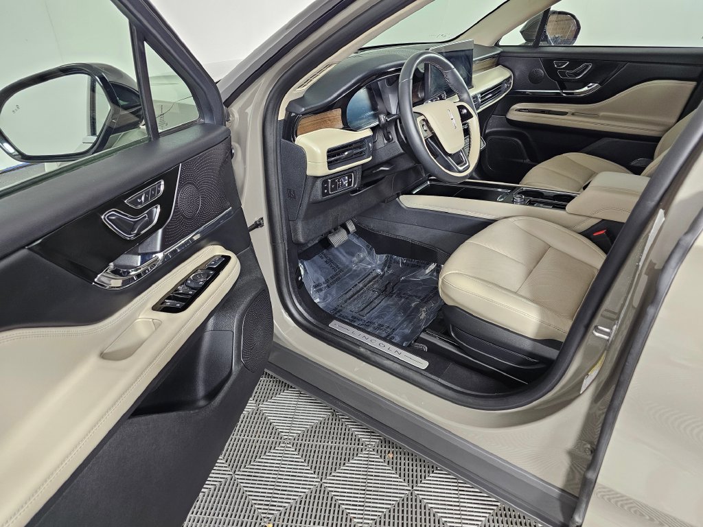 Certified 2025 Lincoln Corsair Grand Touring AWD/4WD image 22