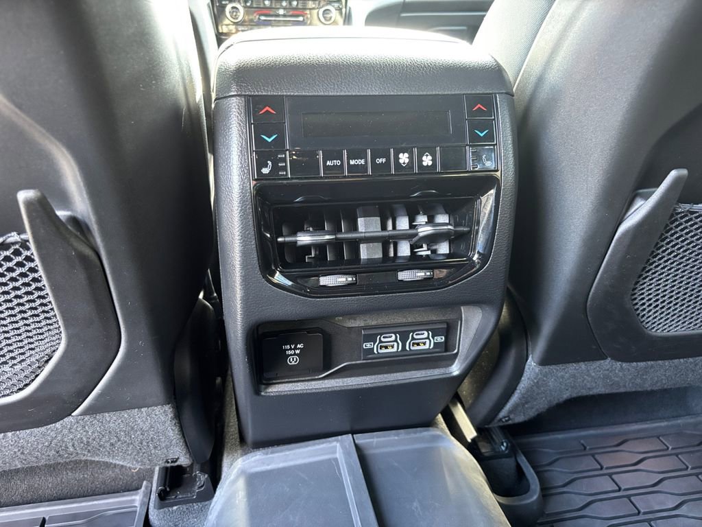 Used 2022 Jeep Grand Cherokee Summit w/ Advanced Protech Group IV AWD/4WD image 33