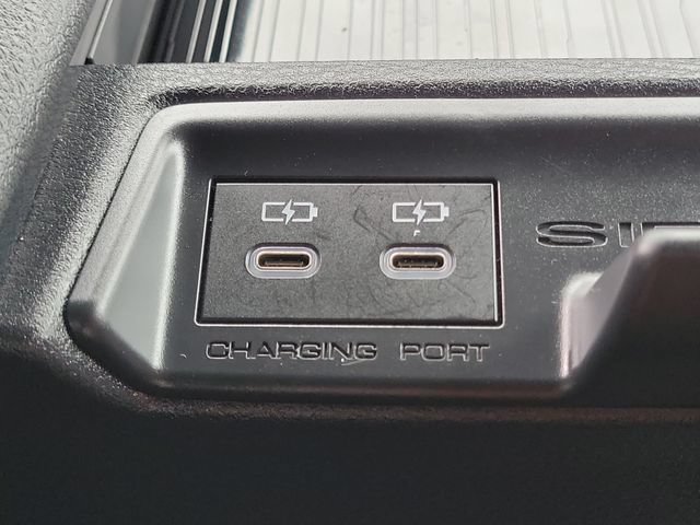 Used 2025 Toyota Sienna XSE FWD image 26
