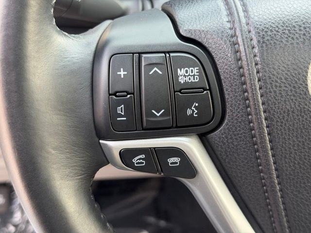 Used 2015 Toyota Highlander XLE AWD/4WD image 22