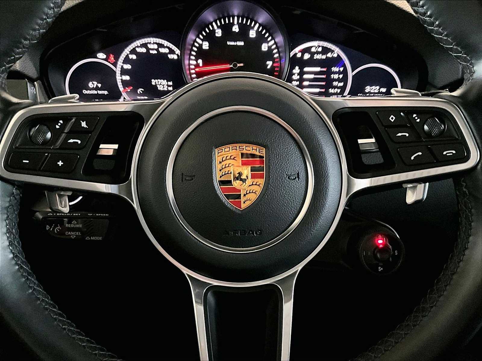 Used 2023 Porsche Cayenne Platinum Edition image 18