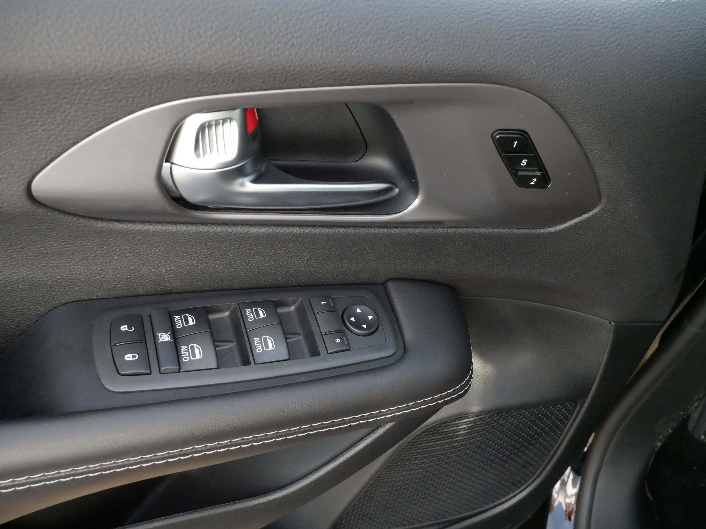 Used 2026 Chrysler Pacifica Select image 19