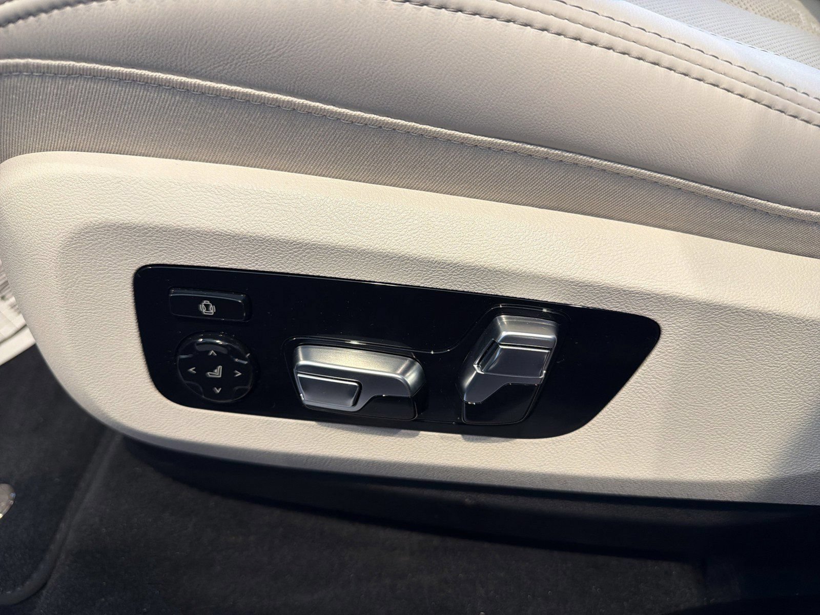 New 2026 BMW ALPINA XB7 AWD/4WD image 24