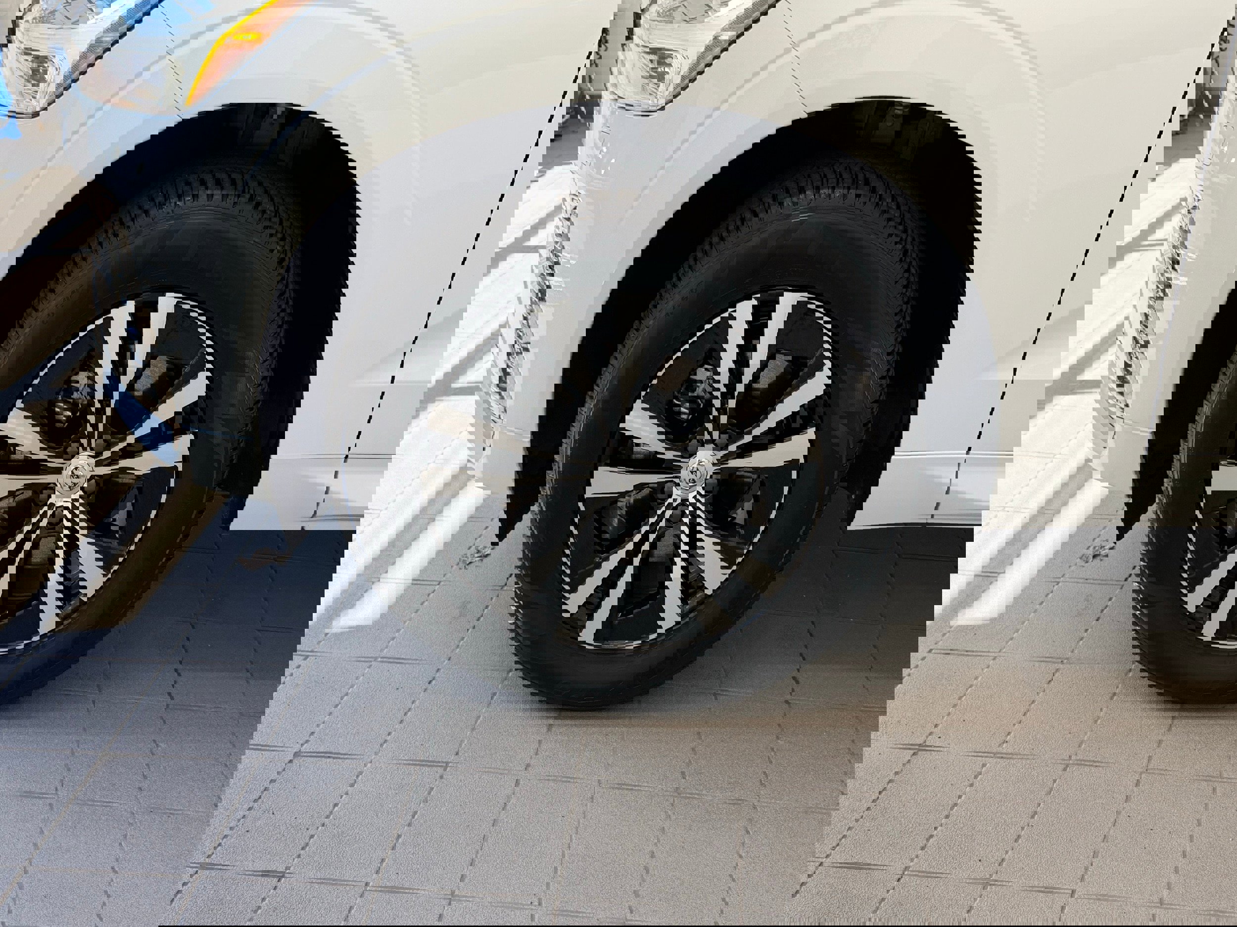 Certified 2025 Volvo XC60 B5 Core image 10