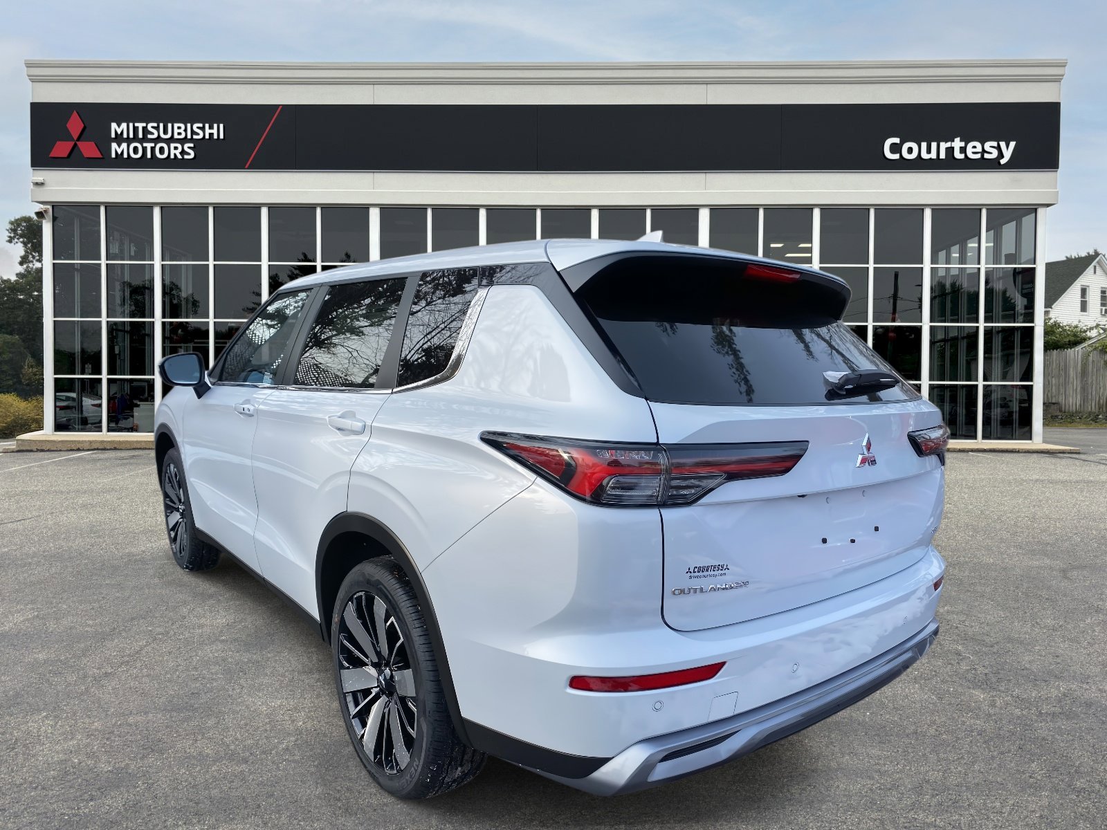 New 2026 Mitsubishi Outlander SE video 3