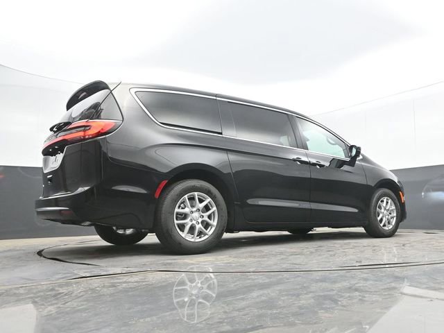 New 2027 Chrysler Pacifica Select FWD image 59