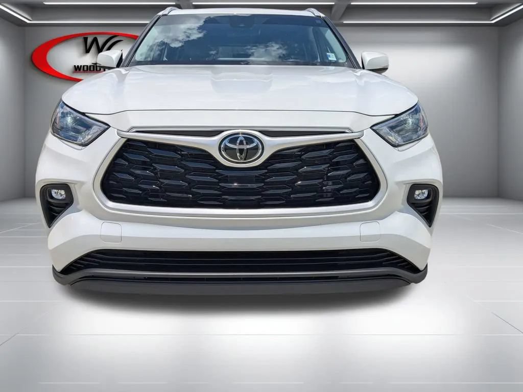 Used 2023 Toyota Highlander XLE FWD image 12