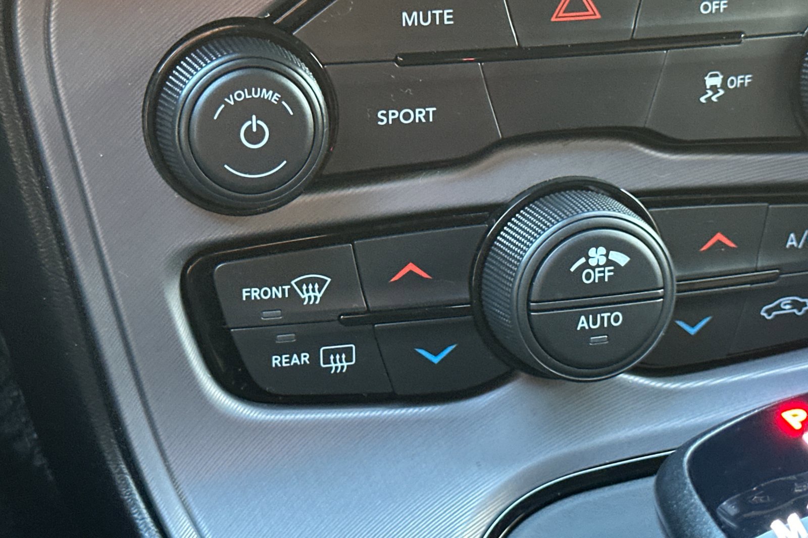 Used 2023 Dodge Challenger SXT w/ Blacktop Package image 28