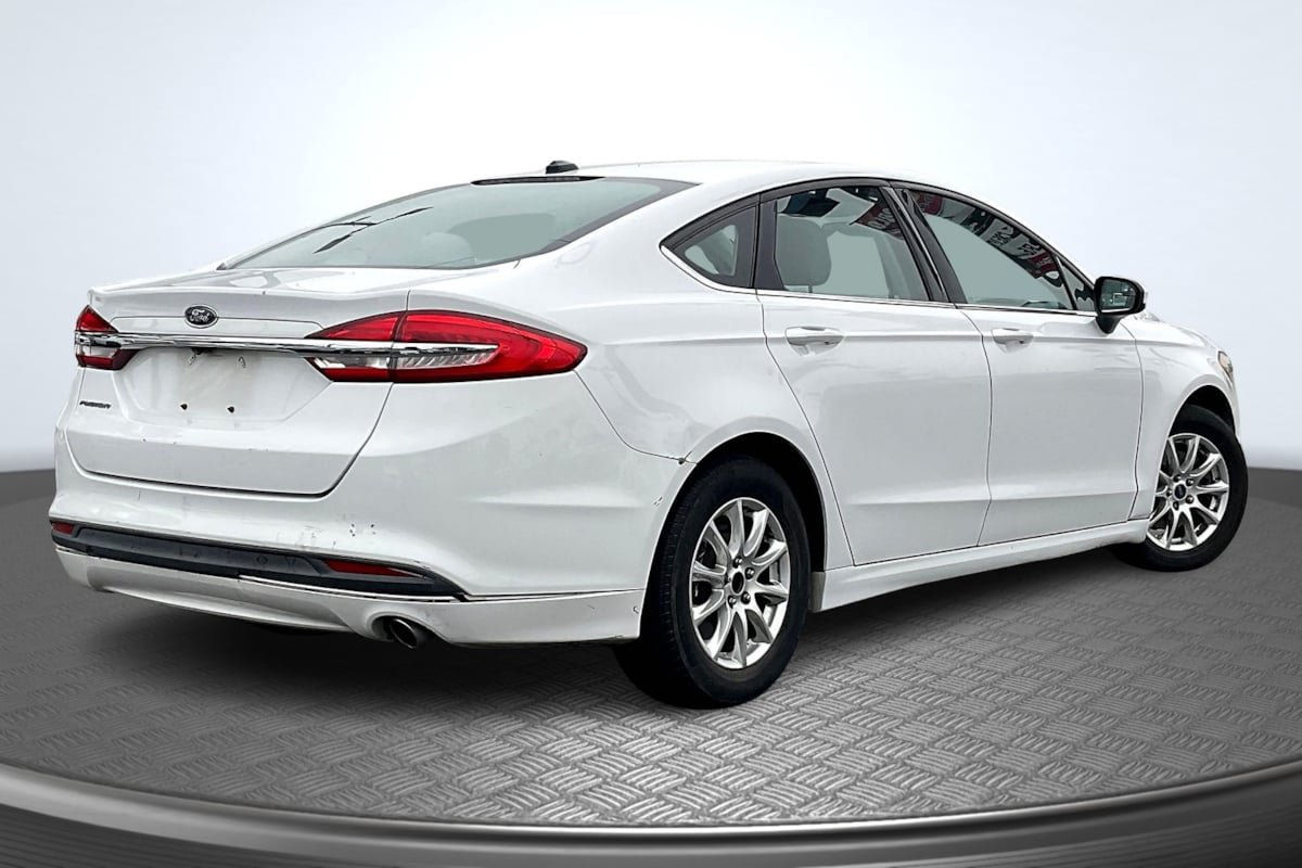 Used 2017 Ford Fusion S FWD image 13