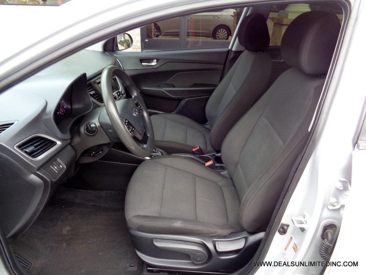 Used 2021 Hyundai Accent SE FWD image 8