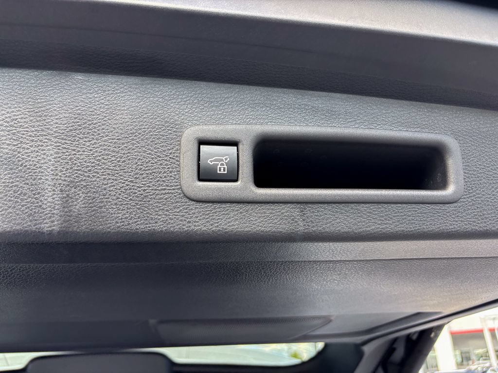 Used 2026 Toyota Sienna XLE FWD image 48