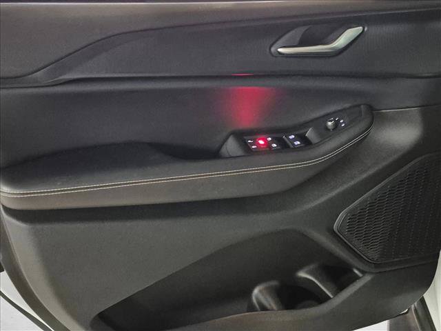 Used 2023 Jeep Grand Cherokee L Laredo RWD image 9