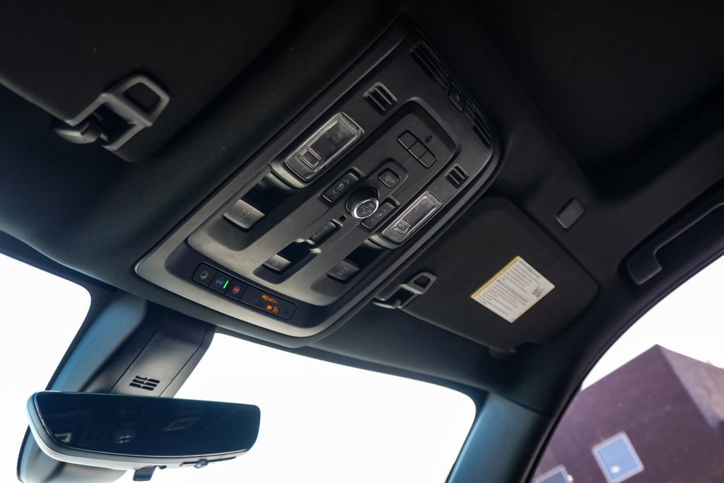 Used 2021 GMC Yukon Denali w/ Denali Premium Package image 24