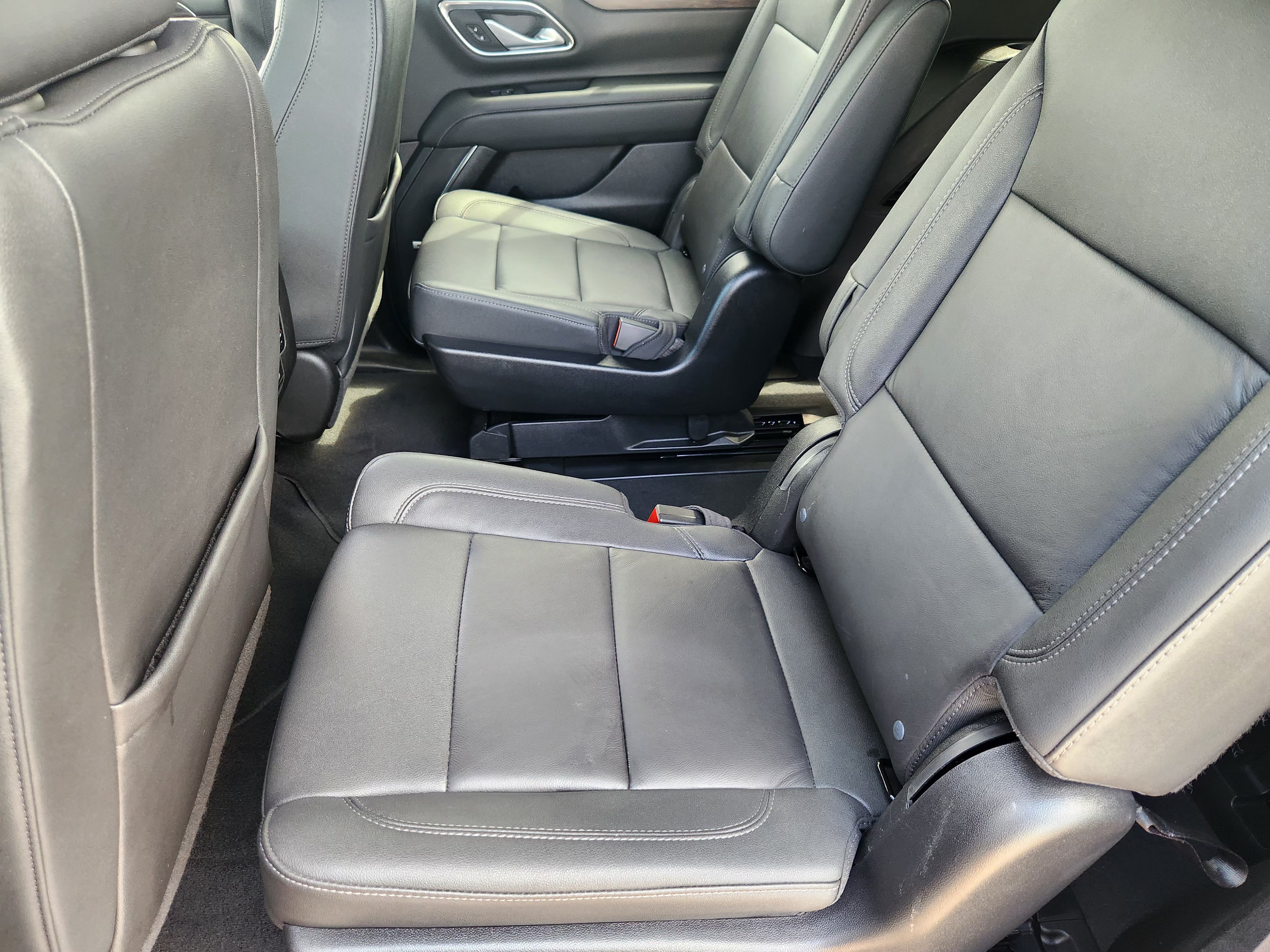 Used 2023 Chevrolet Tahoe Z71 w/ Luxury Package AWD/4WD image 31